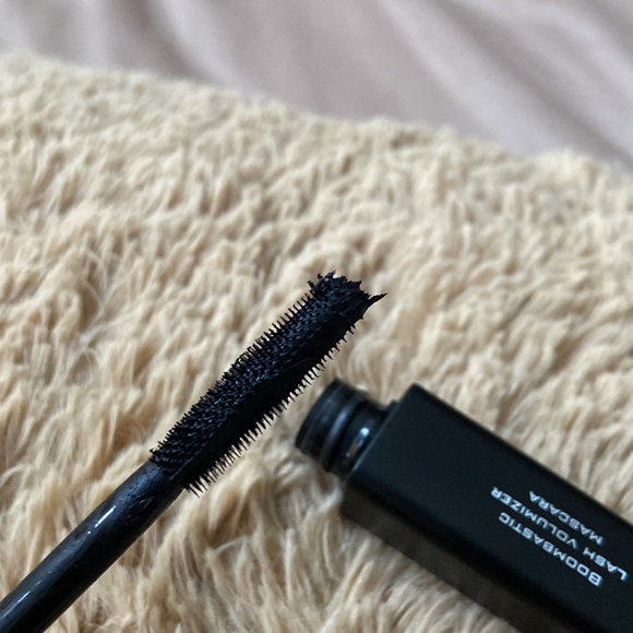 Black mascara - Picture 3 of 3